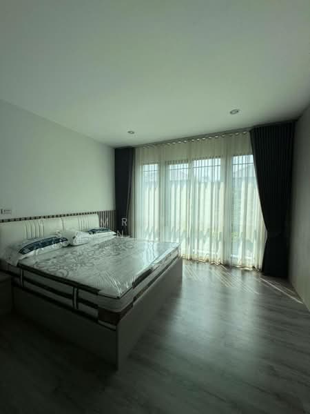 Baan Klang Muang Ratchayothin, Bangkok, 464 Phahonyothin Alley, Sena Nikhom, Chatuchak, Bangkok, 2 Bedrooms, 214 sqm, Townhouse For Rent, by Chomratkamol Soontorntarawong (Gor), 500175261 - DDproperty.com