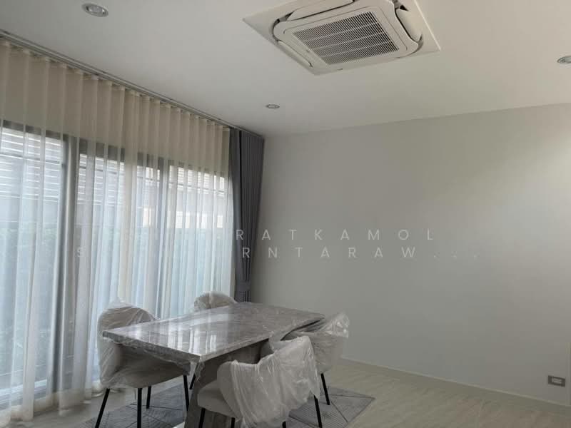 Baan Klang Muang Ratchayothin, Bangkok, 464 Phahonyothin Alley, Sena Nikhom, Chatuchak, Bangkok, 2 Bedrooms, 214 sqm, Townhouse For Rent, by Chomratkamol Soontorntarawong (Gor), 500175261 - DDproperty.com