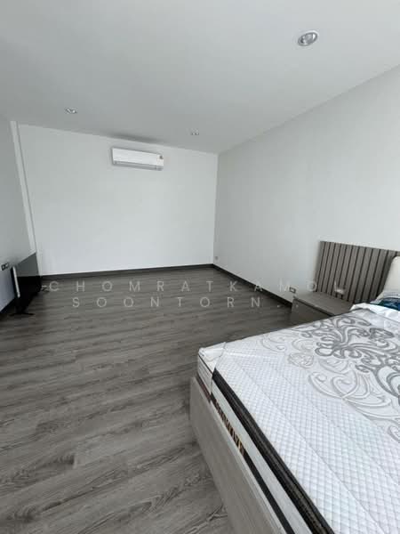 Baan Klang Muang Ratchayothin, Bangkok, 464 Phahonyothin Alley, Sena Nikhom, Chatuchak, Bangkok, 2 Bedrooms, 214 sqm, Townhouse For Rent, by Chomratkamol Soontorntarawong (Gor), 500175261 - DDproperty.com