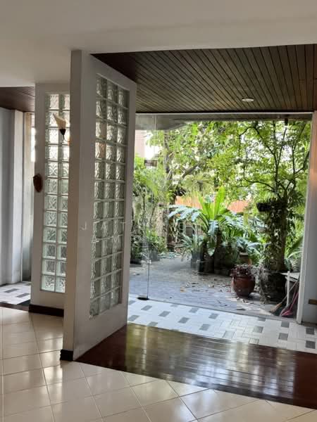 ทาวน์โฮม 4 ชั้น ทองหล่อ ซอย 7, Bangkok, Khlong Tan Nua, Watthana, Bangkok, 6 Bedrooms, 400 sqm, Townhouse For Rent, by Jatuporn Amonsin, 500175325 - DDproperty.com