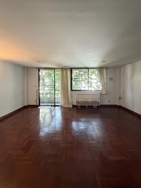 ทาวน์โฮม 4 ชั้น ทองหล่อ ซอย 7, Bangkok, Khlong Tan Nua, Watthana, Bangkok, 6 Bedrooms, 400 sqm, Townhouse For Rent, by Jatuporn Amonsin, 500175325 - DDproperty.com