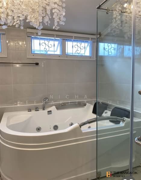 House Area Sukhumvit (Mid Sukhumvit), Bangkok, Phra Kanong, Khlong Toei, Bangkok, 5 Bedrooms, 460 sqm, Single Detached House For Rent, by Nicha Peerakittikul, 500175335 - DDproperty.com