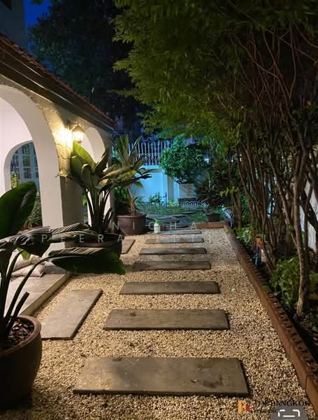 House Area Sukhumvit (Mid Sukhumvit), Bangkok, Phra Kanong, Khlong Toei, Bangkok, 5 Bedrooms, 460 sqm, Single Detached House For Rent, by Nicha Peerakittikul, 500175335 - DDproperty.com