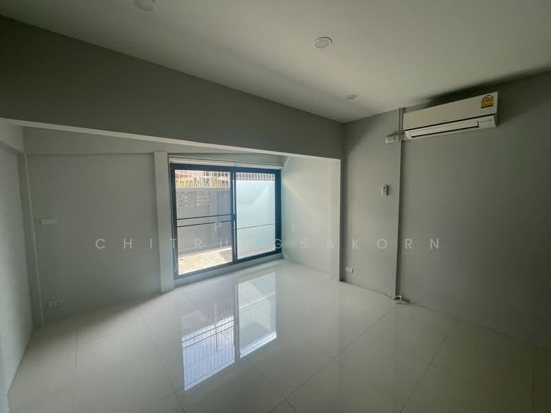 Single House for Rent – Narathiwas–Saint Louis Area, Bangkok, Thung Maha Mek, Sathon, Bangkok, , 200 sqm, Shophouse For Rent, by Pudis Chitrungsakorn, 500175357 - DDproperty.com