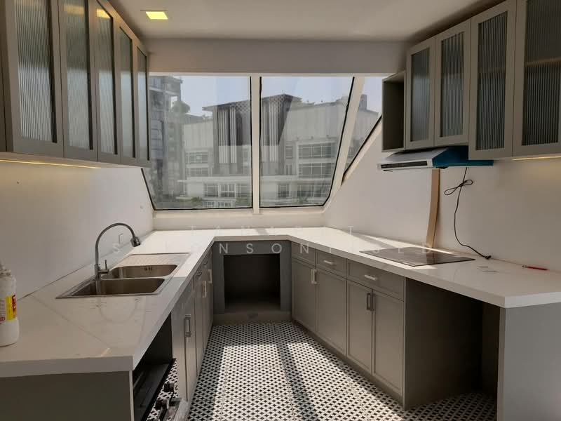 Moon Tower, Bangkok, Soi Sukhumvit 59, Khlong Tan Nua, Watthana, Bangkok, 6 Bedrooms, 657 sqm, Condo For Sale, by Tanapat Sakonsontised, 500175421 - DDproperty.com