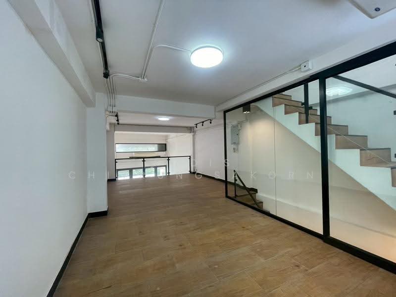 4.5-Storey Commercial Building for Rent – Sathorn / Suan Phlu, Bangkok, Thung Maha Mek, Sathon, Bangkok, , 306 sqm, Shophouse For Rent, by Pudis Chitrungsakorn, 500175495 - DDproperty.com