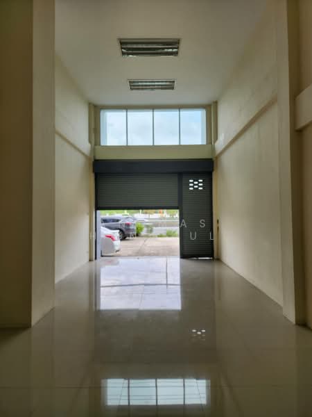 ขายด่วน! ถูกสุดในโครงการ อาคารพาณิชย์ 3.5 ชั้น ทำเลทองติดถนนใหญ่บรมราชชนนี (สาย 8 นครชัยศรี) ทำเลค้, Nakhon Pathom, Khun Kaeo, Nakhon Chai Sri, Nakhon Pathom, , 216 sqm, Shophouse For Sale, by Anumas Hangkul, 500175508 - DDproperty.com