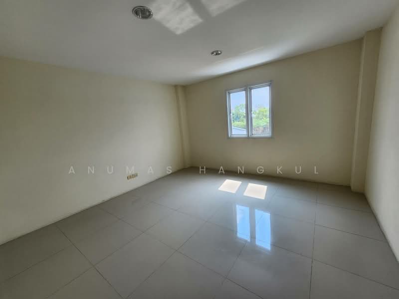 ขายด่วน! ถูกสุดในโครงการ อาคารพาณิชย์ 3.5 ชั้น ทำเลทองติดถนนใหญ่บรมราชชนนี (สาย 8 นครชัยศรี) ทำเลค้, Nakhon Pathom, Khun Kaeo, Nakhon Chai Sri, Nakhon Pathom, , 216 sqm, Shophouse For Sale, by Anumas Hangkul, 500175508 - DDproperty.com