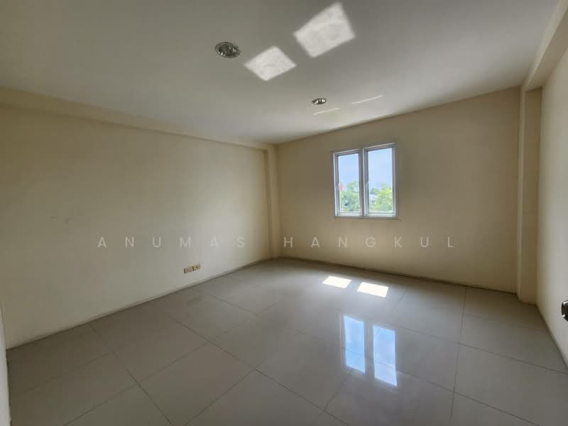 ขายด่วน! ถูกสุดในโครงการ อาคารพาณิชย์ 3.5 ชั้น ทำเลทองติดถนนใหญ่บรมราชชนนี (สาย 8 นครชัยศรี) ทำเลค้, Nakhon Pathom, Khun Kaeo, Nakhon Chai Sri, Nakhon Pathom, , 216 sqm, Shophouse For Sale, by Anumas Hangkul, 500175508 - DDproperty.com