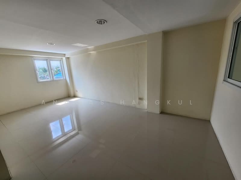 ขายด่วน! ถูกสุดในโครงการ อาคารพาณิชย์ 3.5 ชั้น ทำเลทองติดถนนใหญ่บรมราชชนนี (สาย 8 นครชัยศรี) ทำเลค้, นครปฐม, ขุนแก้ว, นครชัยศรี, นครปฐม, 216 ตร.ม., ตึกแถว-อาคารพาณิชย์ ขาย, โดย Anumas Hangkul, 500175508 - DDproperty.com