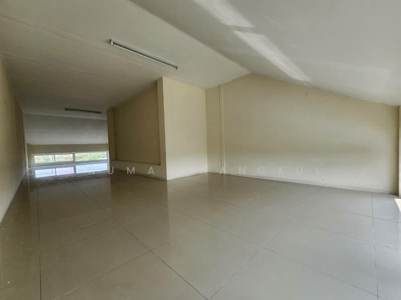 ขายด่วน! ถูกสุดในโครงการ อาคารพาณิชย์ 3.5 ชั้น ทำเลทองติดถนนใหญ่บรมราชชนนี (สาย 8 นครชัยศรี) ทำเลค้, Nakhon Pathom, Khun Kaeo, Nakhon Chai Sri, Nakhon Pathom, , 216 sqm, Shophouse For Sale, by Anumas Hangkul, 500175508 - DDproperty.com