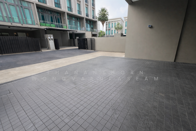 Patio Ratchayothin, Bangkok, Phahonyothin 32, Chan Kasem, Chatuchak, Bangkok, 3 Bedrooms, 320 sqm, Townhouse For Sale, by Thananthorn Wongvarnkaseam, 500175517 - DDproperty.com