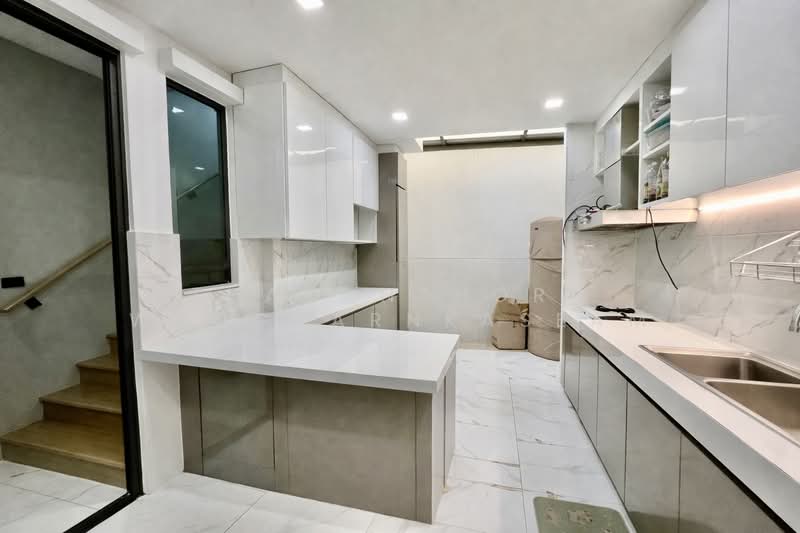 Patio Ratchayothin, Bangkok, Phahonyothin 32, Chan Kasem, Chatuchak, Bangkok, 3 Bedrooms, 320 sqm, Townhouse For Sale, by Thananthorn Wongvarnkaseam, 500175517 - DDproperty.com