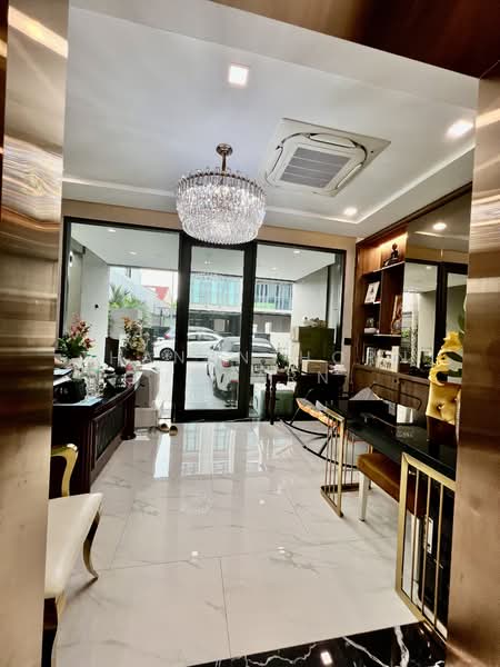 Patio Ratchayothin, Bangkok, Phahonyothin 32, Chan Kasem, Chatuchak, Bangkok, 3 Bedrooms, 320 sqm, Townhouse For Sale, by Thananthorn Wongvarnkaseam, 500175517 - DDproperty.com
