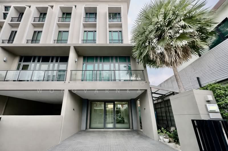 Patio Ratchayothin, Bangkok, Phahonyothin 32, Chan Kasem, Chatuchak, Bangkok, 3 Bedrooms, 320 sqm, Townhouse For Sale, by Thananthorn Wongvarnkaseam, 500175517 - DDproperty.com