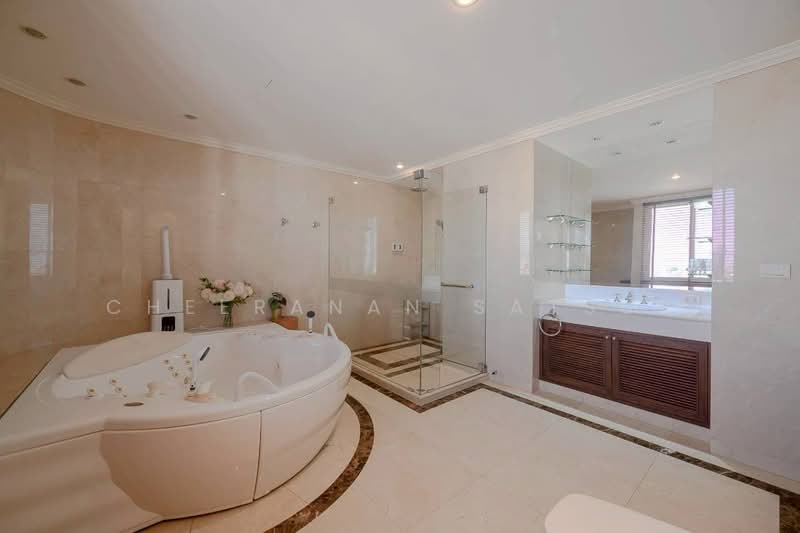 Las Colinas, Bangkok, Sukhumvit 21 Road, Khlongtoei Nua, Watthana, Bangkok, 5 Bedrooms, 698 sqm, Condo For Sale, by Cheeranan Satsue, 500175534 - DDproperty.com