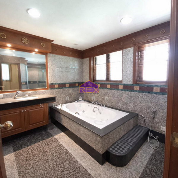 Nichada Thani, Nonthaburi, Soi Prasert Islam, Bang Talat, Pak Kret, Nonthaburi, 5 Bedrooms, 840 sqm, Single Detached House For Sale, by ภคพล มหัทธนดำรง, 500175537 - DDproperty.com