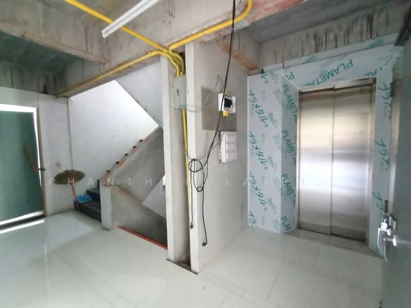 For rent: 5-story standalone office building in Sukhumvit area, near BTS On Nut., Bangkok, Phra Kanong, Khlong Toei, Bangkok, , 1,100 sqm, Office Space For Rent, by Tida phanthonglarptawee, 500175539 - DDproperty.com