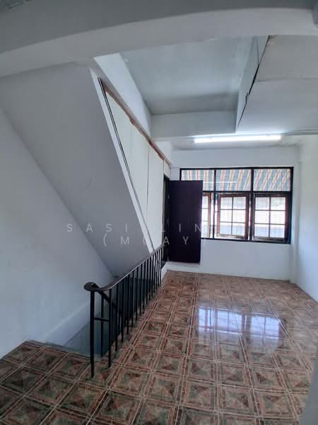 ให้เช่า - ให้เช่าอาคารพาณิชย์ 1 คูหา (3 ชั้นครึ่ง) ใกล้วงเวียนท้ายบ้าน สมุทรปราการ, สมุทรปราการ