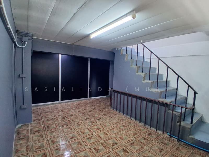 ให้เช่า - ให้เช่าอาคารพาณิชย์ 1 คูหา (3 ชั้นครึ่ง) ใกล้วงเวียนท้ายบ้าน สมุทรปราการ, สมุทรปราการ