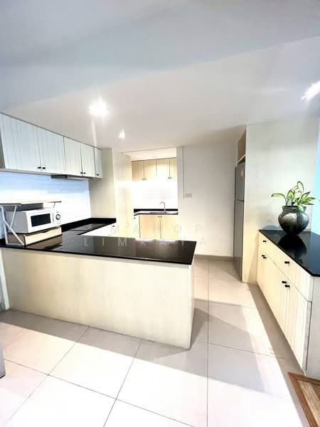 Villa Bajaj, Bangkok, Soi Sukhumvit 19, Khlongtoei Nua, Watthana, Bangkok, 2 Bedrooms, 160 sqm, Condo For Rent, by Manop Limkayan, 500175572 - DDproperty.com