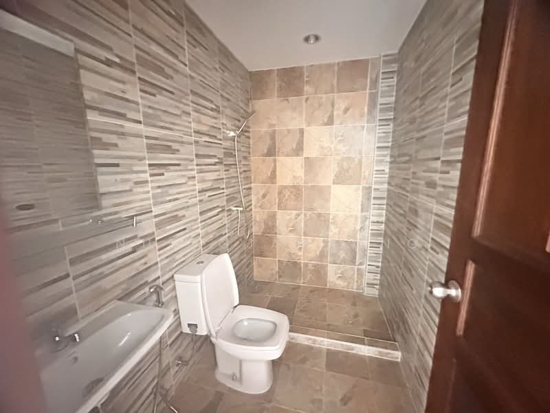 Sukhumvit Pattaya 60, Chon Buri (Pattaya), สุขุมวิท60 พัทยา, Nong Pru, Bang Lamung (Pattaya), Chon Buri (Pattaya), 2 Bedrooms, 76 sqm, Townhouse For Sale, by Regina Nuengjamnong, 500175631 - DDproperty.com