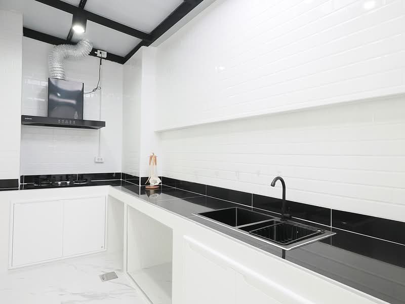 ขายราคาพิเศษ ทาวน์เฮ้าส์ 2 ชั้น ม.ณรุจา เนื้อที่ 30 ตร.ว. 4นอน 2น้ำ บ้านสวย หน้ากว้าง แปลงมุม, Nonthaburi, Sala Klang, Bang Kruai, Nonthaburi, 4 Bedrooms, 180 sqm, Townhouse For Sale, by wipa รุ่งธุระ, 500175745 - DDproperty.com