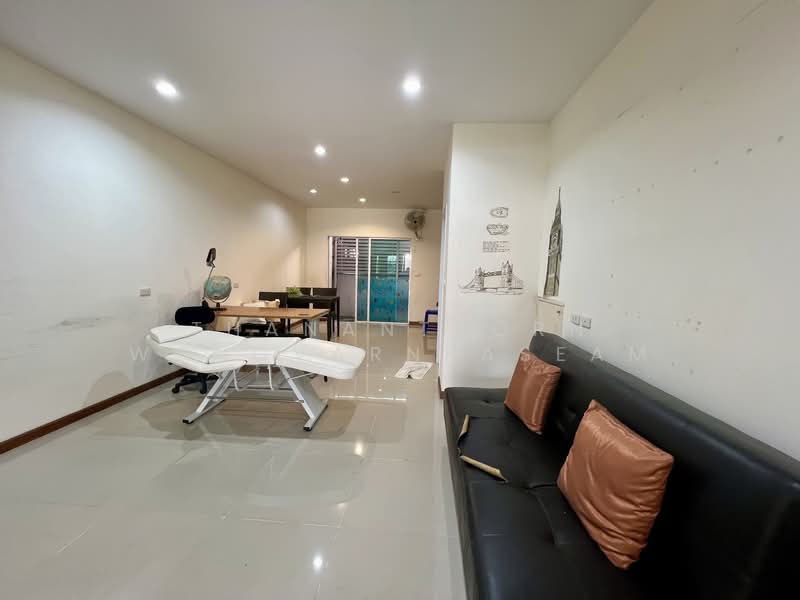 Villette City Pattanakarn 38, Bangkok, Phatthanakan Road, Prawet, Prawet, Bangkok, 3 Bedrooms, 160 sqm, Townhouse For Sale, by Thananthorn Wongvarnkaseam, 500175755 - DDproperty.com