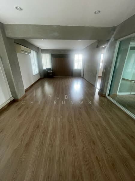 Commercial Building for Rent – Rama 9, Bangkok, Suan Luang, Suan Luang, Bangkok, , 900 sqm, Shophouse For Rent, by Pudis Chitrungsakorn, 500175918 - DDproperty.com