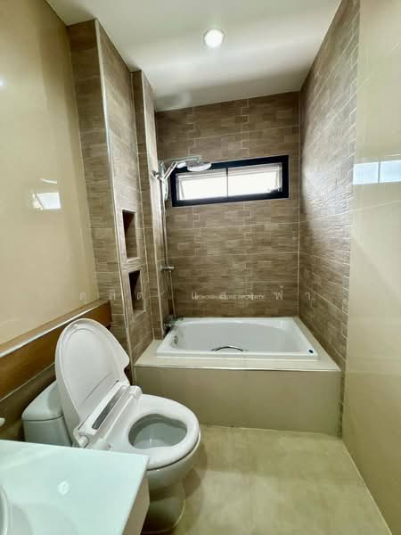 ให้เช่าบ้านเดี่ยวหลังหใหญ่ ม.เดอะคอมพลีท ใกล้ เจ ปาร์ค ศรีราชา, ชลบุรี, สุรศักดิ์, ศรีราชา, ชลบุรี, 180 ตร.ม., บ้านเดี่ยว ให้เช่า, โดย ดุสิต แสงฟ้า, 500175927 - DDproperty.com