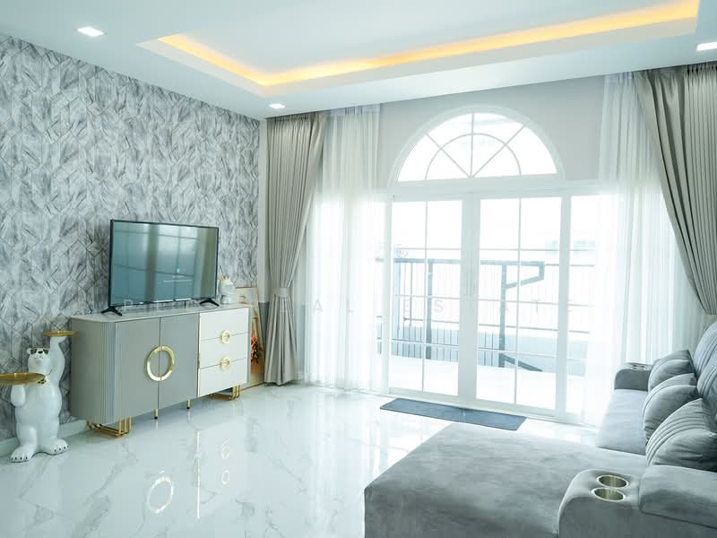 3 Bedroom Luxury House for Sale in Si Racha, Chon Buri (Pattaya), Bang Lamung, Bang Lamung (Pattaya), Chon Buri (Pattaya), 3 Bedrooms, 245 sqm, Villa For Sale, by PLC Real Estate, 500175986 - DDproperty.com