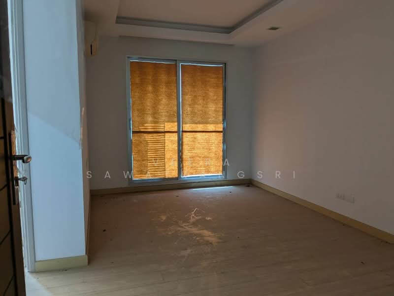 Thru Thonglor, Bangkok, Petchaburi Road, Bang Kapi, Huai Khwang, Bangkok, 1 Bedroom, 36 sqm, Condo For Sale, by Veera Sawatrangsri, 500176068 - DDproperty.com