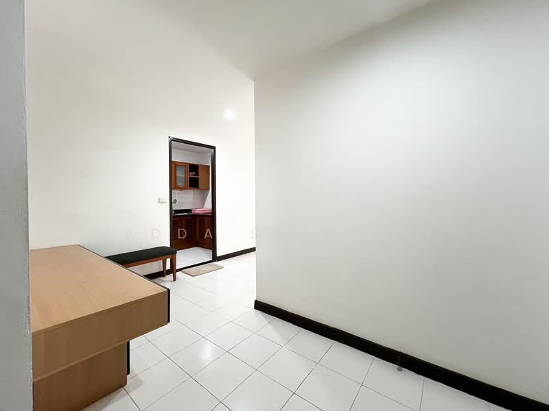 Rama Harbour View : รามาฮาร์เบอร์วิวคอนโดมิเนียม, ชลบุรี, 25 ซอย หมู่บ้านโฮมทาวน์ เฟส 2 ซอย 4, สุรศักดิ์, ศรีราชา, ชลบุรี, 140 ตร.ม., คอนโด ขาย, โดย Ladda Suebthai, 500176095 - DDproperty.com