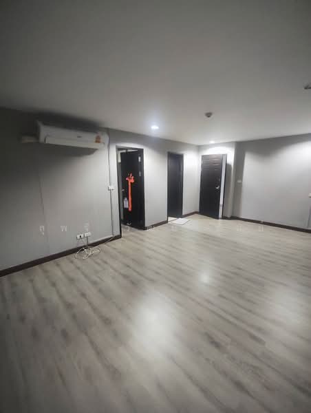 The Kris Ratchada 17, Bangkok, Inthamara 45 Alley, Din Daeng, Din Daeng, Bangkok, Studio, 33 sqm, Condo For Sale, by Supajee Wattanarom, 500176119 - DDproperty.com