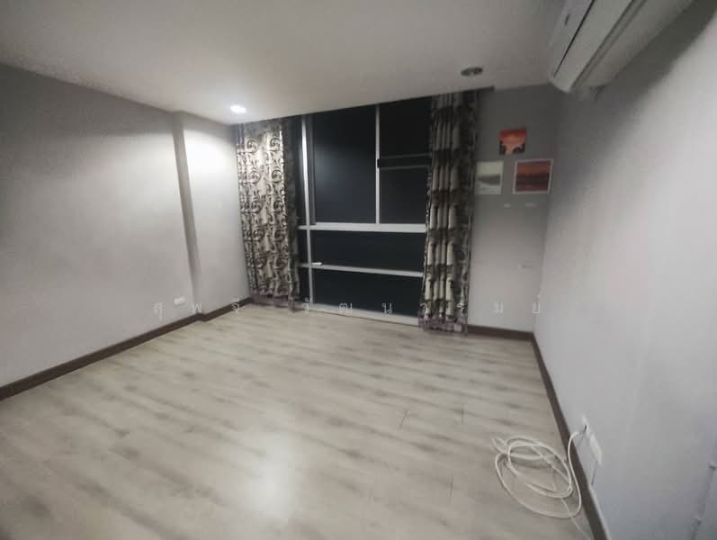 The Kris Ratchada 17, Bangkok, Inthamara 45 Alley, Din Daeng, Din Daeng, Bangkok, Studio, 33 sqm, Condo For Sale, by Supajee Wattanarom, 500176119 - DDproperty.com