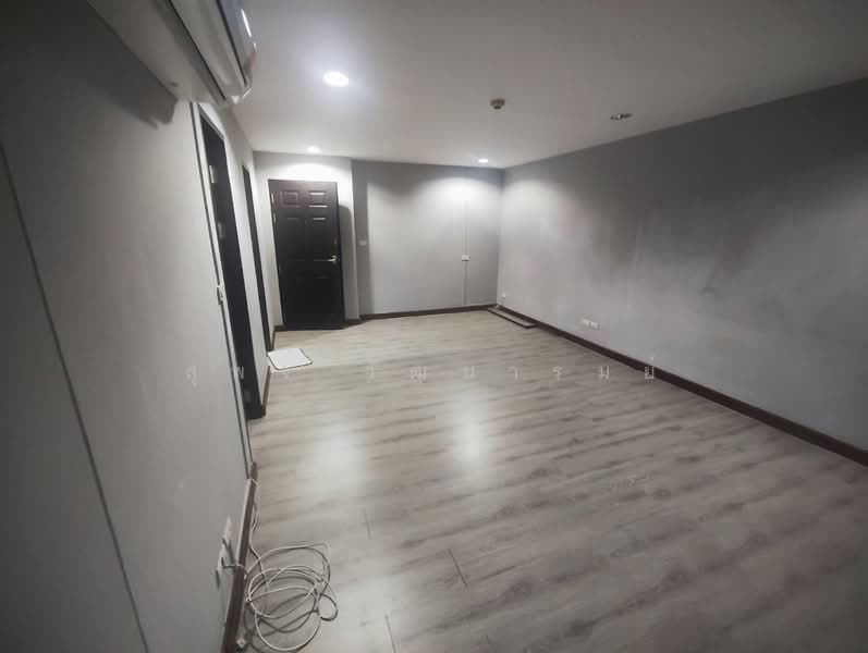 The Kris Ratchada 17, Bangkok, Inthamara 45 Alley, Din Daeng, Din Daeng, Bangkok, Studio, 33 sqm, Condo For Sale, by Supajee Wattanarom, 500176119 - DDproperty.com