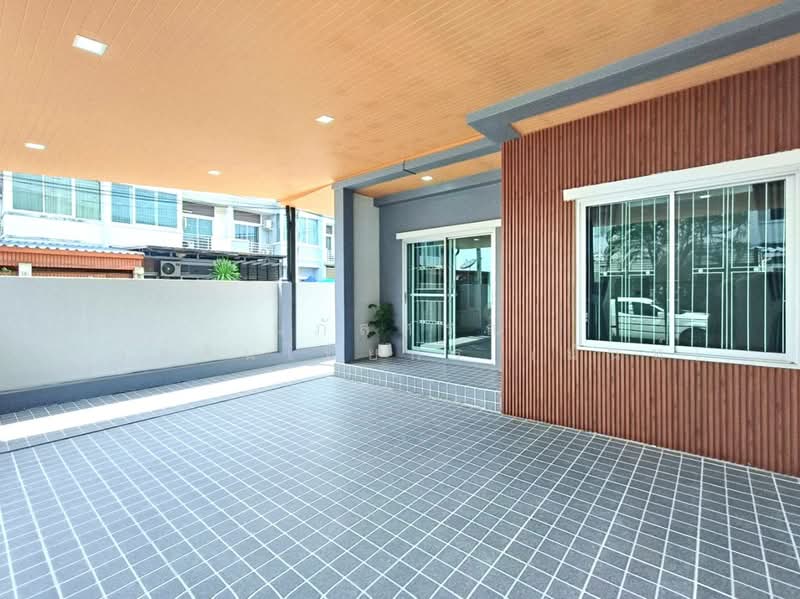 Ratchaphruek Suvarnabhumi-Ladkrabang Village, Bangkok, 397/183 Thanon Chalong Krung, Lam Pla Tiew, Lat Krabang, Bangkok, 4 Bedrooms, 128 sqm, Townhouse For Sale, by นภัสศรณ์ วงศ์สินไทยกร (นันท์), 500176193 - DDproperty.com