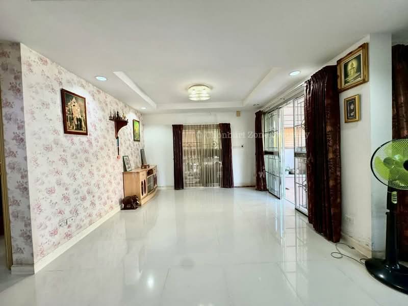 ขายถูกมาก ม.มั่งมีศรีสุข บ้านเดี่ย่วหลังใหญ่ 4 นอนใจกลางศรีราชา, ชลบุรี, สุรศักดิ์, ศรีราชา, ชลบุรี, 204 ตร.ม., บ้านเดี่ยว ขาย, โดย ดุสิต แสงฟ้า, 500176357 - DDproperty.com