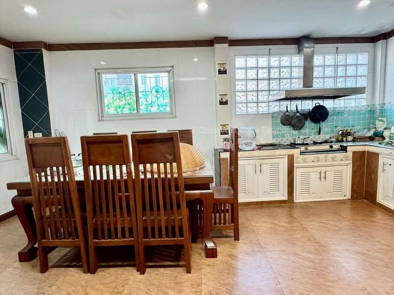 ขายถูกมาก ม.มั่งมีศรีสุข บ้านเดี่ย่วหลังใหญ่ 4 นอนใจกลางศรีราชา, ชลบุรี, สุรศักดิ์, ศรีราชา, ชลบุรี, 204 ตร.ม., บ้านเดี่ยว ขาย, โดย ดุสิต แสงฟ้า, 500176357 - DDproperty.com