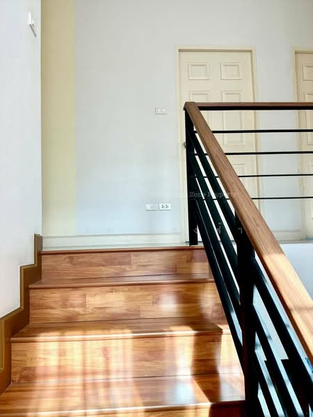 ขายถูกมาก ม.มั่งมีศรีสุข บ้านเดี่ย่วหลังใหญ่ 4 นอนใจกลางศรีราชา, ชลบุรี, สุรศักดิ์, ศรีราชา, ชลบุรี, 204 ตร.ม., บ้านเดี่ยว ขาย, โดย ดุสิต แสงฟ้า, 500176357 - DDproperty.com