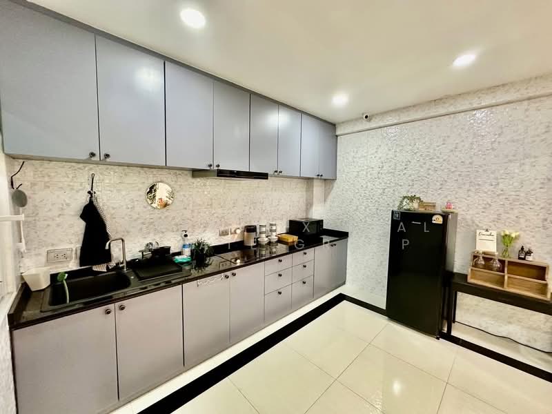 ให้เช่าบ้านทาวน์โฮม 2 ชั้น หมู่บ้านฝนทองนิเวศน์, Bangkok, Anusaowari, Bang Khen, Bangkok, 5 Bedrooms, 250 sqm, Townhouse For Rent, by Forty-Six Real Estate Group, 500176390 - DDproperty.com