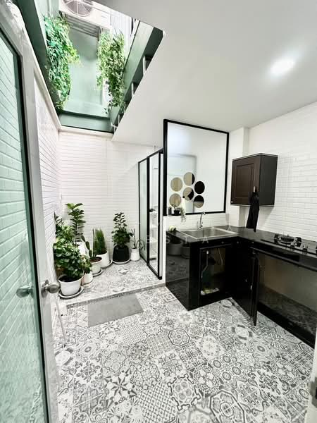 ให้เช่าบ้านทาวน์โฮม 2 ชั้น หมู่บ้านฝนทองนิเวศน์, Bangkok, Anusaowari, Bang Khen, Bangkok, 5 Bedrooms, 250 sqm, Townhouse For Rent, by Forty-Six Real Estate Group, 500176390 - DDproperty.com