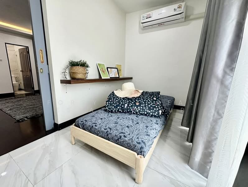 ให้เช่าบ้านทาวน์โฮม 2 ชั้น หมู่บ้านฝนทองนิเวศน์, Bangkok, Anusaowari, Bang Khen, Bangkok, 5 Bedrooms, 250 sqm, Townhouse For Rent, by Forty-Six Real Estate Group, 500176390 - DDproperty.com