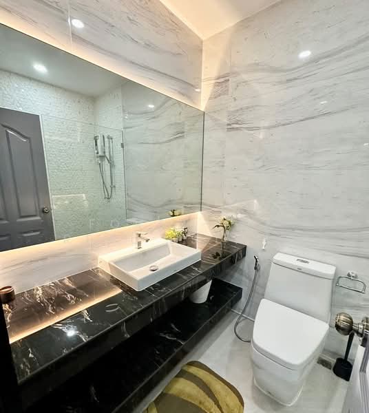 ให้เช่าบ้านทาวน์โฮม 2 ชั้น หมู่บ้านฝนทองนิเวศน์, Bangkok, Anusaowari, Bang Khen, Bangkok, 5 Bedrooms, 250 sqm, Townhouse For Rent, by Forty-Six Real Estate Group, 500176390 - DDproperty.com