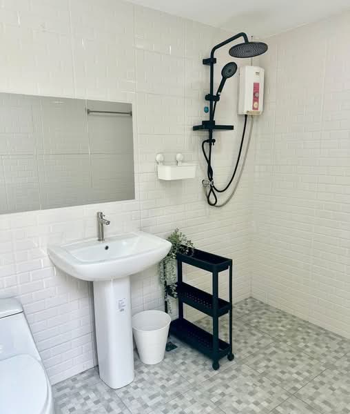 ให้เช่าบ้านทาวน์โฮม 2 ชั้น หมู่บ้านฝนทองนิเวศน์, Bangkok, Anusaowari, Bang Khen, Bangkok, 5 Bedrooms, 250 sqm, Townhouse For Rent, by Forty-Six Real Estate Group, 500176390 - DDproperty.com