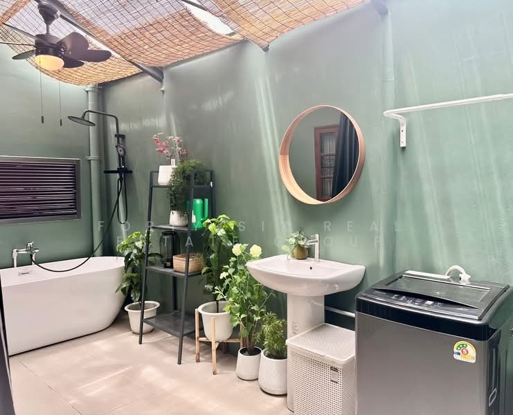 ให้เช่าบ้านทาวน์โฮม 2 ชั้น หมู่บ้านฝนทองนิเวศน์, Bangkok, Anusaowari, Bang Khen, Bangkok, 5 Bedrooms, 250 sqm, Townhouse For Rent, by Forty-Six Real Estate Group, 500176390 - DDproperty.com