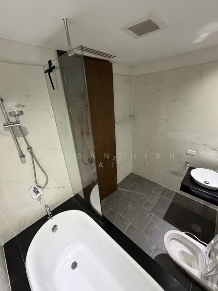 The Lakes, Bangkok, 123 Ratchadaphisek Road, Khlong Toei, Khlong Toei, Bangkok, 2 Bedrooms, 150 sqm, Condo For Rent, by Netsanthiah Ai, 500176408 - DDproperty.com