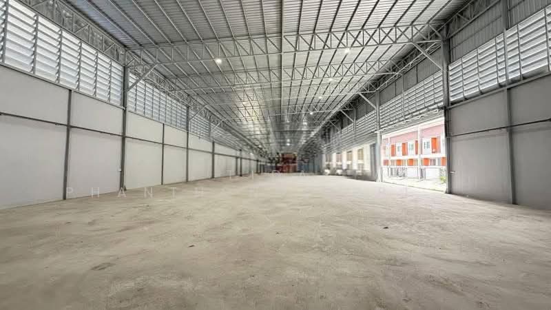 Warehouse with office space for rent in Lat Krabang, Prawet. Prime location, accessible by 10-wheel, Bangkok, Lat Krabang, Lat Krabang, Bangkok, , 1,200 sqm, Warehouse/Factory For Rent, by Tida phanthonglarptawee, 500176456 - DDproperty.com