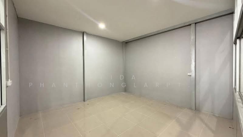 Warehouse with office space for rent in Lat Krabang, Prawet. Prime location, accessible by 10-wheel, Bangkok, Lat Krabang, Lat Krabang, Bangkok, , 1,200 sqm, Warehouse/Factory For Rent, by Tida phanthonglarptawee, 500176456 - DDproperty.com