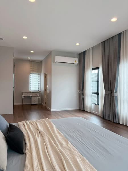 Setthasiri Serithai, Bangkok, Kanchanaphisek 11/3 Intersection 4, Khan Na Yao, Khan Na Yao, Bangkok, 4 Bedrooms, 250 sqm, Single Detached House For Rent, by Forty-Six Real Estate Group, 500176642 - DDproperty.com